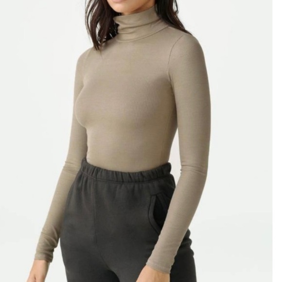 Joah Brown Classic Turtlneck - Picture 2 of 5